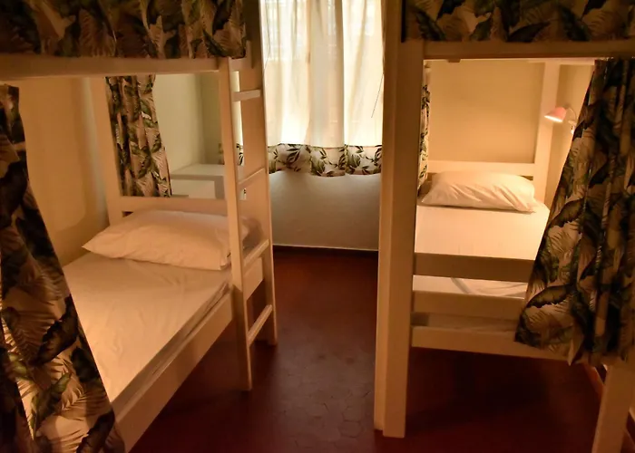 Trip'n'hostel Pink Bubble Tirana