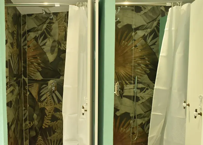 Trip'n'hostel Pink Bubble 地拉那