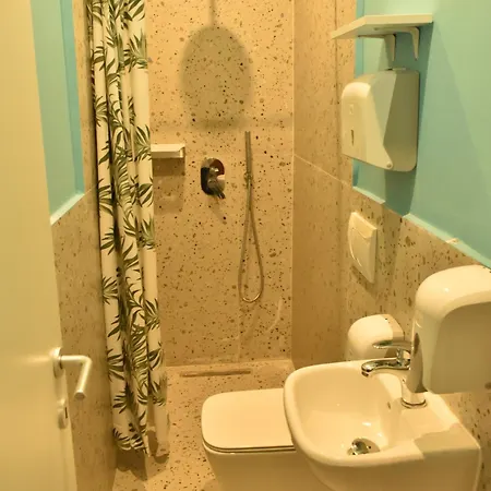 Trip'n'hostel Pink Bubble بيت شباب تيرانا