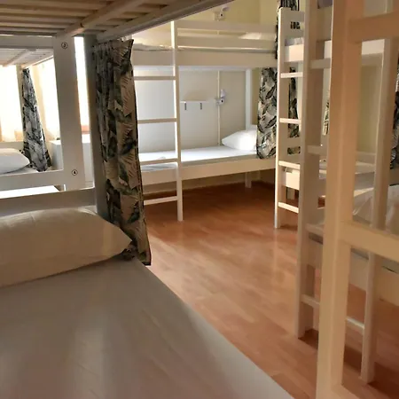 Trip'n'hostel Pink Bubble * تيرانا