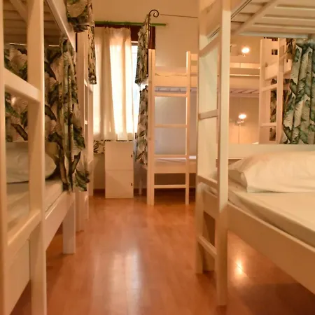旅馆 Trip'n'hostel Pink Bubble 地拉那