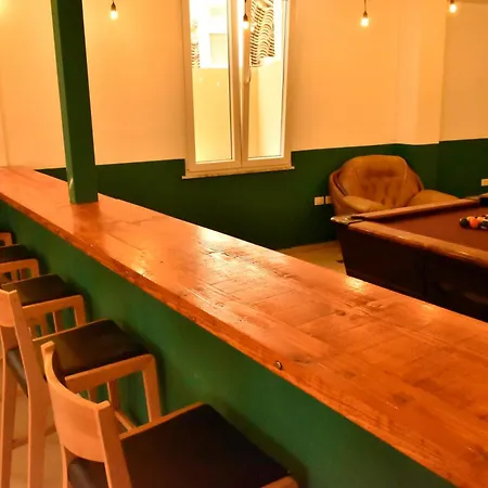 Trip'n'hostel Pink Bubble * تيرانا